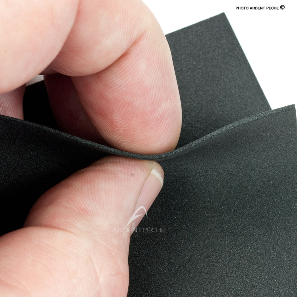 Mousse portiére Adhesive Noire Pe 550mmx10M ƒp.2mm